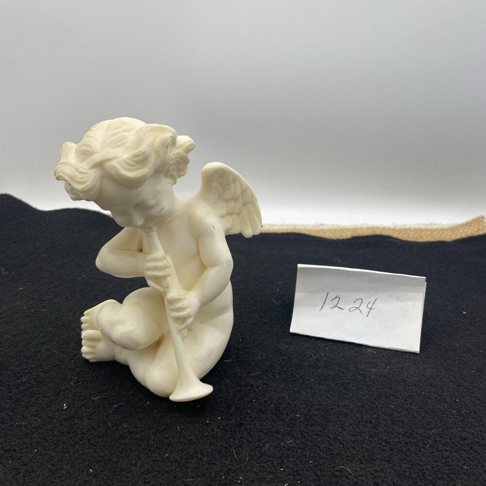 ANGEL CHERUB WINGED BOY BLOWING HORN Figurine 5.5” Tall CREAM COLORED RESIN